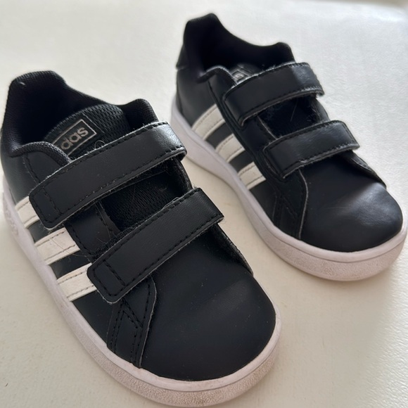 Adidas sneakers size 6 1/2. Lightly worn. 
Non-smoking, pet-friendly home. - Picture 1 of 5